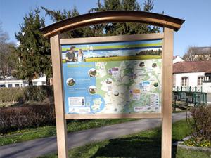 Panneau de randonnées à Donnemarie-Dontilly