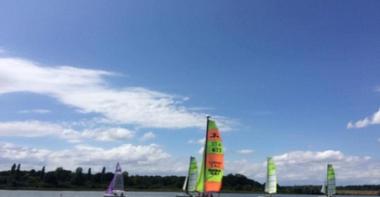 Activité nautique à la base de loisirs de Baye dans la Nièvre