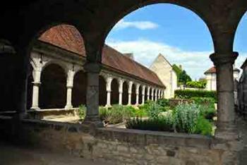 Cloître de Donnemarie Dontilly